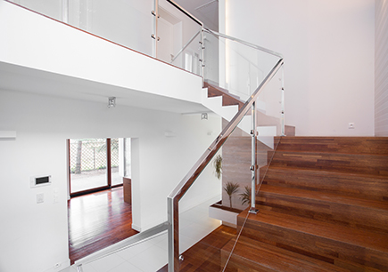 Square modular glass balustrade system